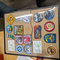 All die aufnähe, die man bei INTO kaufen kann.