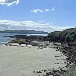 Le début de la plage de Curio, dans le camping
