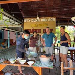 Fabrication de crêpes à la farine de riz 😍