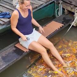 Bain de pieds avec des poissons tout gentils et tout doux 🤣