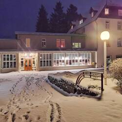 Das Cafe "Miteinander" und Haus Tanne