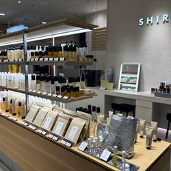 Shiro in ShinQs, Shibuya