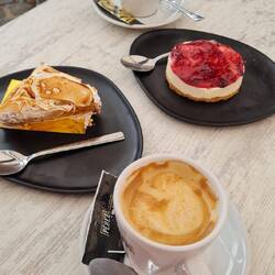 Beim Kaffee und Kuchen dann das Tagesprogramm herausgefunden. Es ist außergewöhnlich ruhig.