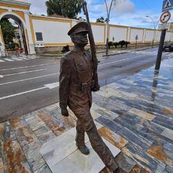 Dieses Mal nur 2km vom Zentrum geparkt, vorbei an irgendetwas militärischen. Venezuela braucht Hilfe
