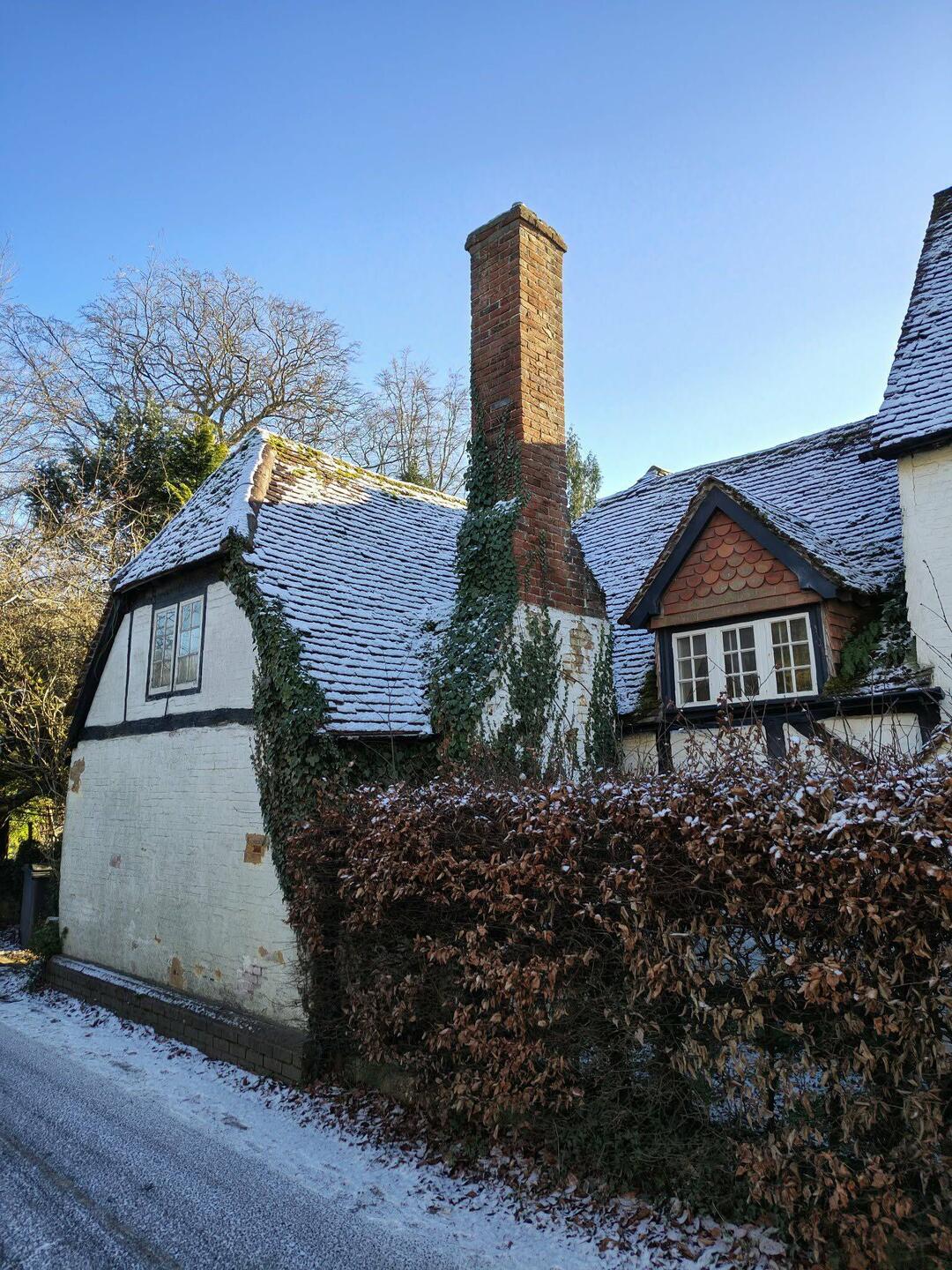Houses dusted in snow, West Meon