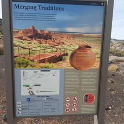 Großes Pueblo am Visitor Center.
