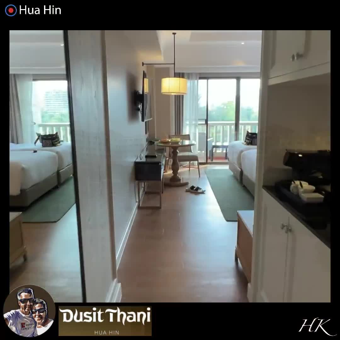 Hotelzimmer sind sehr schön, Poolbereich könnte auch eine Renovierung vertragen