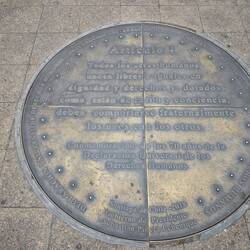 Gedenkstein auf dem Plaza de Constitución