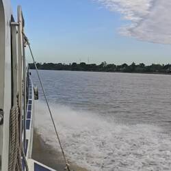 Mit ~ 18 Knoten ging es über den Mekong nach Kambodscha