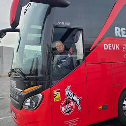 ... uns Fahrer Michael bringt 1.800 km den Bus nach Spanien