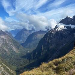 Op de top, uitzicht over de fjordlanden!
