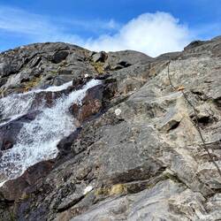 Langs de waterval omhoog