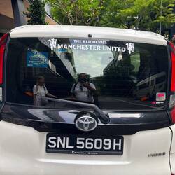 Der Fahrer des Shuttle zum Flughafen ist Manchester United Fan. Sind trotzdem eingestiegen