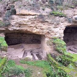 ... mehr als tausend dieser Gräber soll es geben. Nur einige sind zu besichtigen.