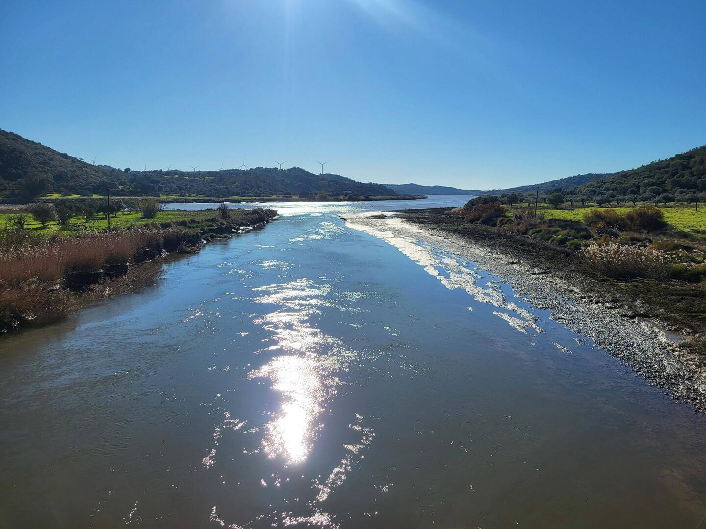 Die Mündung des Odeleite in den Guadiana.