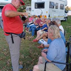 wir stossen auf die kommenden Abenteuer an