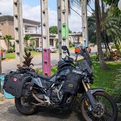 Ein Kanadier der seit drei Jahren um die Welt fährt 120.000Km ist er schon gefahren