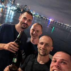 Frohes neues von den vier glatzköpfigen aus Abidjan