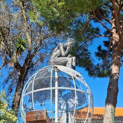 Auf dem Kirchenvorplatz...