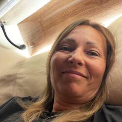 ..der Moment wo du mit einem T-Shirt vom Schatzi im Bett liegst,weil deine😴Wäsche gewaschen gehört🤣