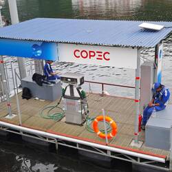 Hochbetrieb an der Tankstelle im Hafen