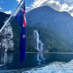 Deze waterval voorziet de dorpje geheel van drinkwater. Gaat alleen even door een filter heen!