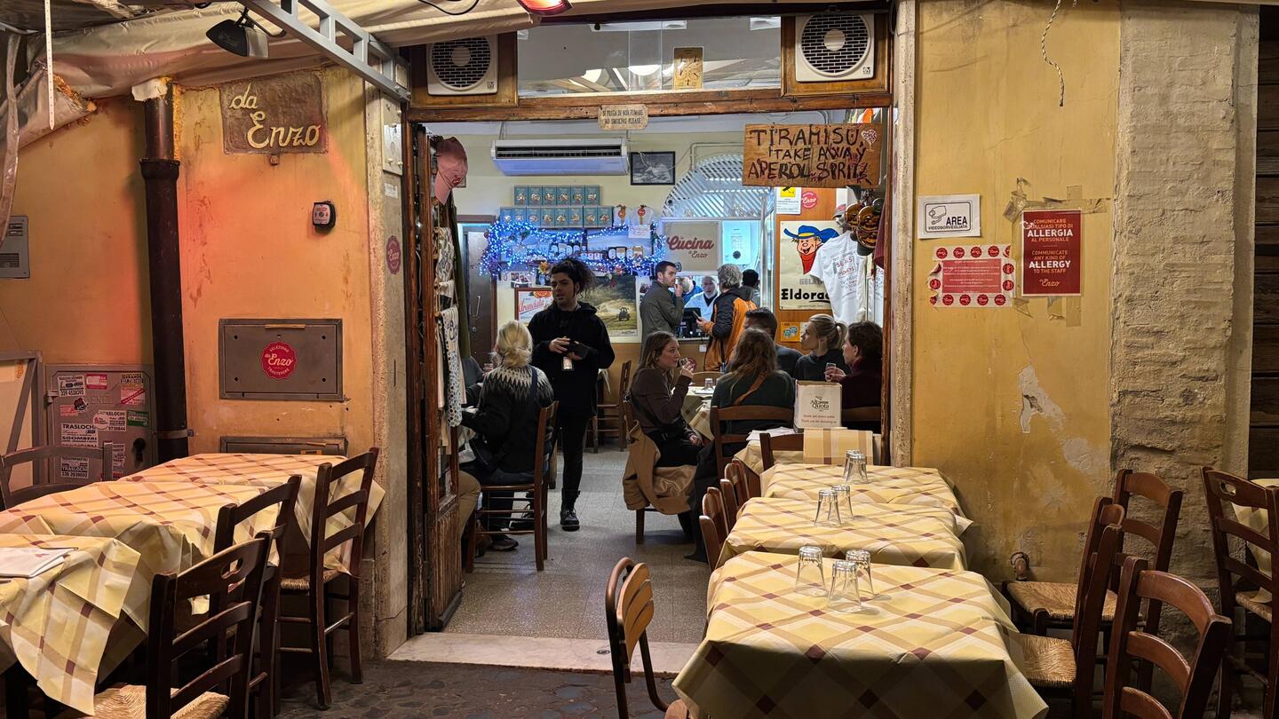 Start im da'Enzo bei Prosecco und crispy Artischocken