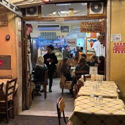 Start im da'Enzo bei Prosecco und crispy Artischocken