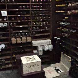 Dieser Keller stammt aus 88 BC! Der Wein natürlich nicht.