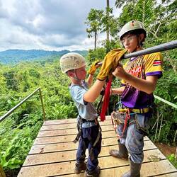 Luis kennt keine Angst - weder beim Zipline, ...