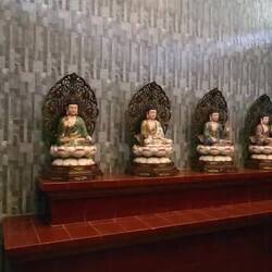 Grotte avec mini temple