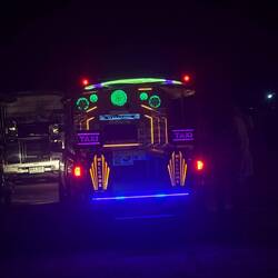 Witzig wie die Taxis beleuchtet sind