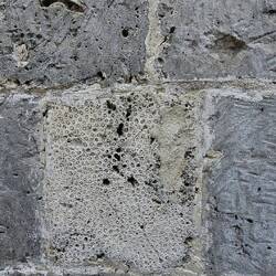 Endlich darf ich auf Korallen treten. Steine der Festung bestehen komplett daraus.