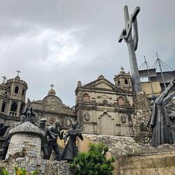 Das Heritage of Cebu Monument zeigt in Beton und Bronze Cebus Geschichte von Kolonialzeit bis heute.