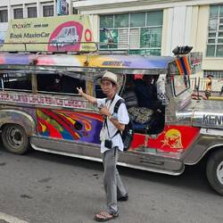 Und dann geht es mit einem Jeepney weiter.