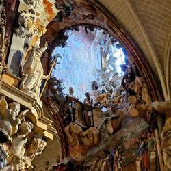 Oculus with sculptures of angels, saints, clouds of marble and bronze