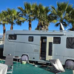 ... ja der Haco hat den schönsten Platz 🚐🌞🌴 ... es sei ihm gegönnt 👌