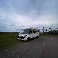 ..aber hier bläst heute der Wind. Es ist zwar ein warmer Fön, aber schon ordentlich 🤭