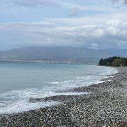 ..die griechischen Lokale haben hier alle geöffnet und viele einheimische Gäste