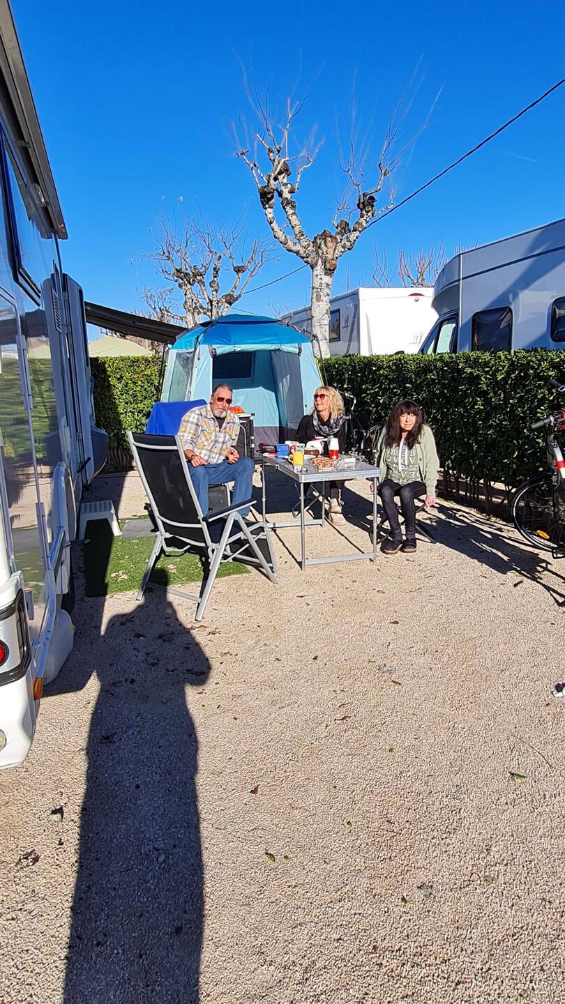 V.L. Stefan (Schatten), Klaus, Moni und Eri