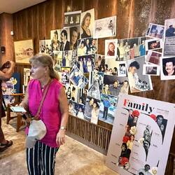 Viele Stationen auch des Privatlebens sind abgebildet. Der Mann hatte 2 Gesichter