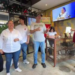 unser Guide machte eine Führung und stellte die Nachkommen vor