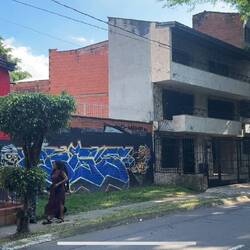 Rechts die Vorderseite des Hauses, wo Escobar sich zuletzt versteckte