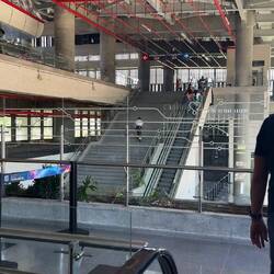 Hier geht's zur Seilbahn. Ein einfaches Ticket für Einheimische gilt für alles