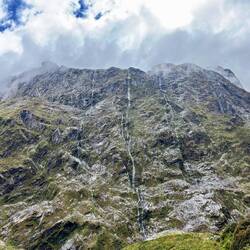 Hundred Falls. Het zullen er vast... zo'n honderd zijn?