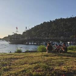 Abendstimmung am Hafen in Pucón