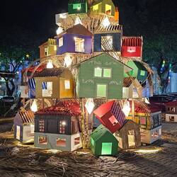 Und überall so kreative Weihnachtsbäume.