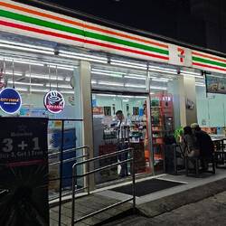7-eleven: 24 h offen.