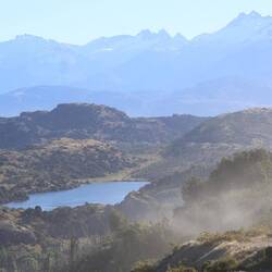 Kein mystischer Nebel, sondern Staub der Schotterstrasse