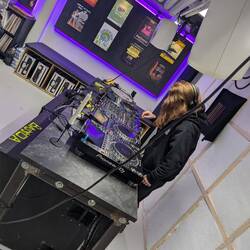 Der DJ Club, dort kann man sich Anmelden und lernen, wie man auflegt